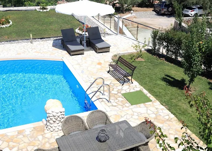 Goudis * Tsoukaládhes