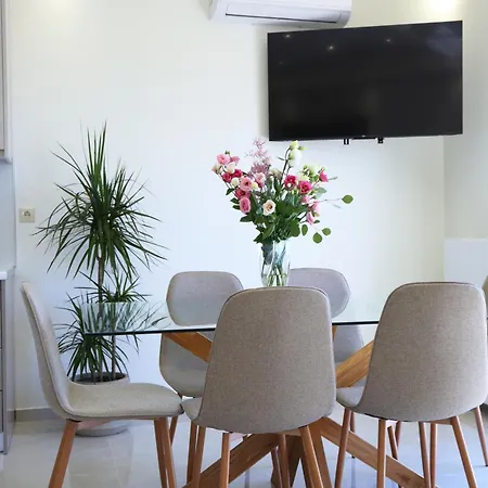 Goudis Ξενοδοχείο *